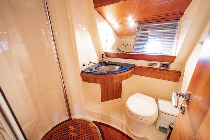 Private Luxury Yacht Cruise for up to 20 people - Beaches, the Palm, and Atlantis