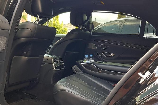 Private Melbourne CBD Sightseeing Tour – luxury vehicle - Airport arrival: less work after baggage claim