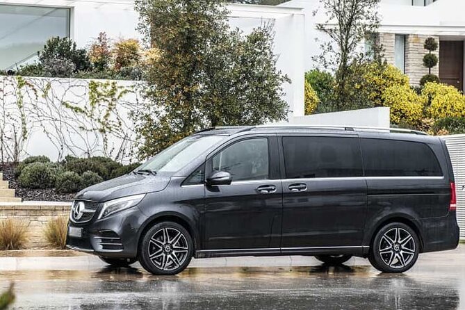Private Melbourne CBD Sightseeing Tour – luxury vehicle - The $621.82 price: when does it make sense?