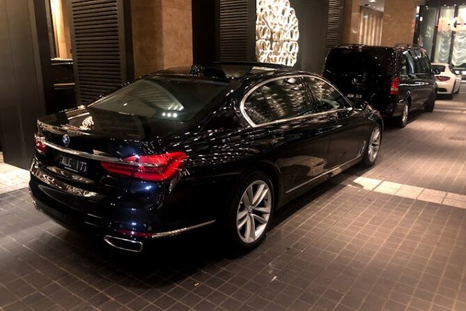 Private Melbourne CBD Sightseeing Tour – luxury vehicle - Service style: punctual, clean, and safety-focused
