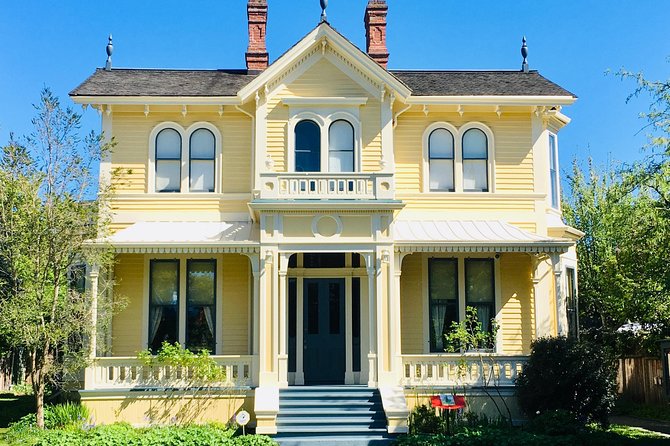 Private Tour of Beautiful Victoria in Luxury Van - Inner Harbour: Victoria’s Picture-Postcard Center