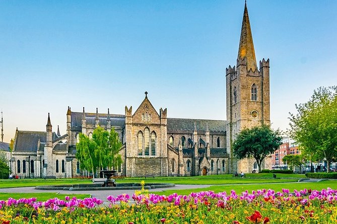 Private Transfer: Dublin Airport DUB to Dublin by Luxury Van - The first 60 minutes after your flight