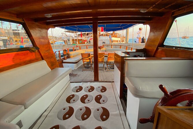 Private VIP Gulet Boat Tour With Lunch in Bodrum For 6 Hour - The essentials at a glance