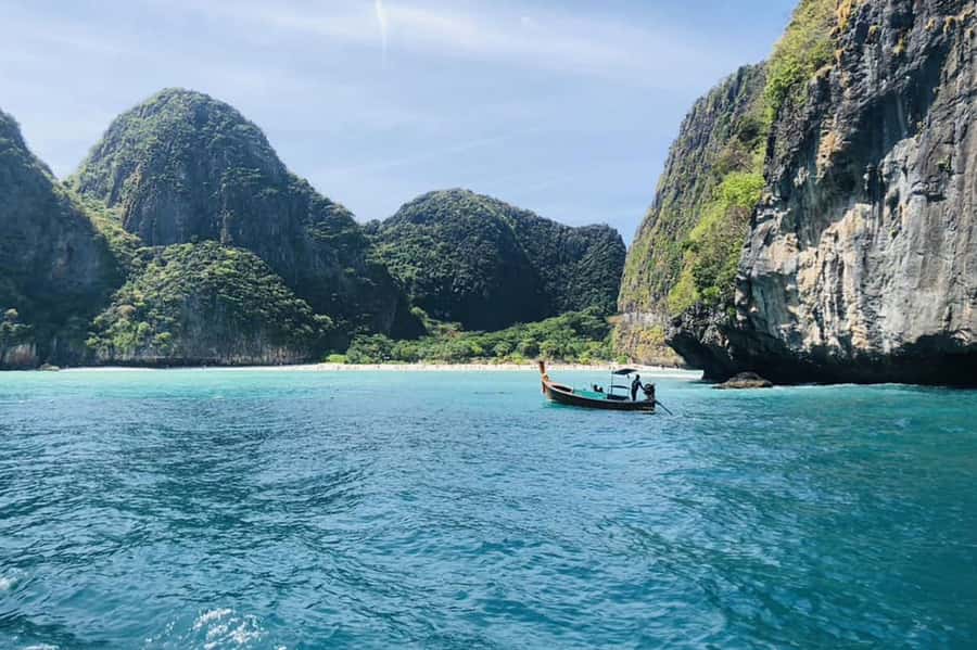 Private VIP Speed Boat to Phi Phi & Maya Bay - From Phuket hotel to the pier