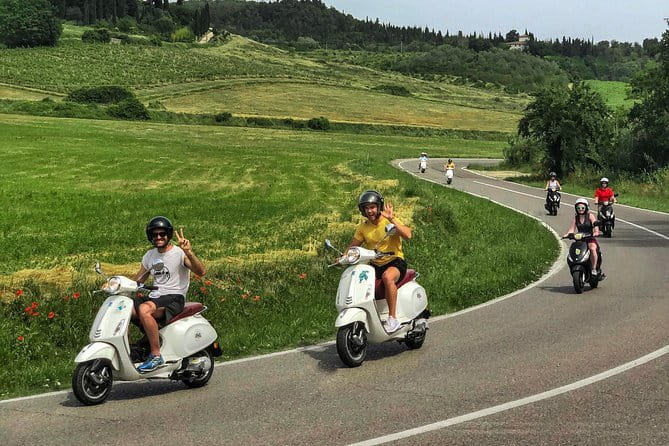 PRIVATE WINE TOUR TUSCANY Chianti Wineries, Expert English driver - Poggio Amorelli: The Main Food and Wine Event