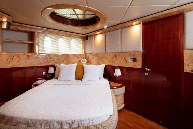 Private Yacht Dubai: Rent 61 ft Luxury Yacht up to 30 people - Choosing two hours or four hours