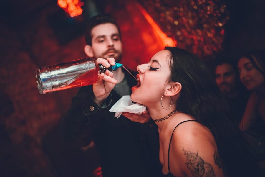 Pub Crawl - 1-hour Open Bar then Vip to 5 Clubs - Krakow - The first hour: an open bar with a strong drinks list