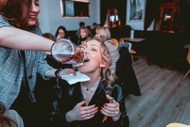 Pub Crawl + Unlimited Drinks + VIP entry + Drinking Games & Photographer - Crowds, guides, and the pace of the evening