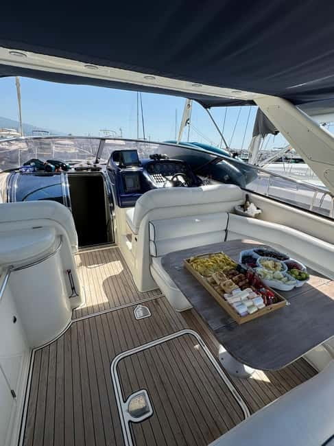 Puerto Banus: Private Luxury Yacht Charter - Setting off from Pier Number 4 in Puerto Banús