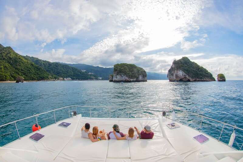 Puerto Vallarta: Luxury Yacht Tour with Lunch and Open Bar - Cruising out across the Bay of Banderas