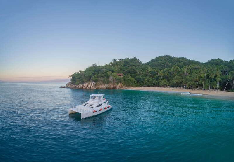 Puerto Vallarta: Luxury Yacht Tour with Lunch and Open Bar - Majahuitas Cove and the two-hour water stop