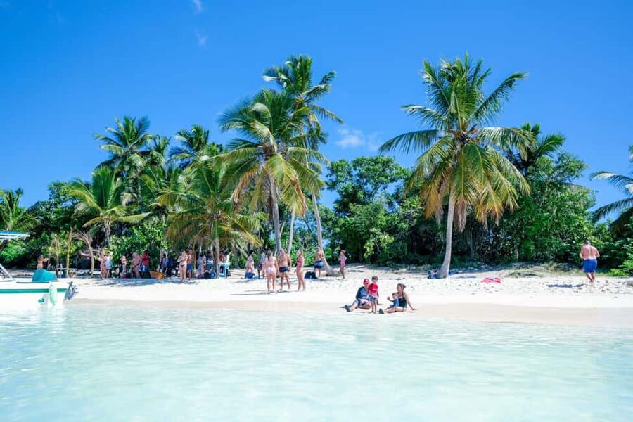 Punta Cana: Saona Island VIP 4 first-class beach and sunset - Key points to know before you book