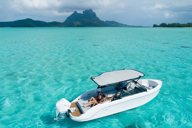 Reef Discovery Luxury Private Snorkeling Lagoon Tour - A guide who helps you feel at ease