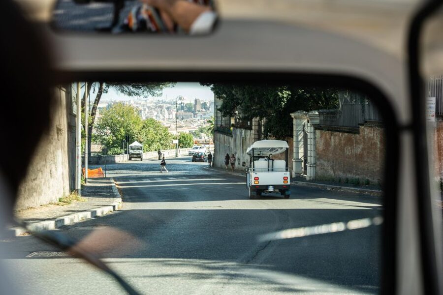 Rome: 2-Hour Vip Tuk-tuk tour with Hotel Pickup and Prosecco - The Colosseum: Rome’s Big First Glimpse