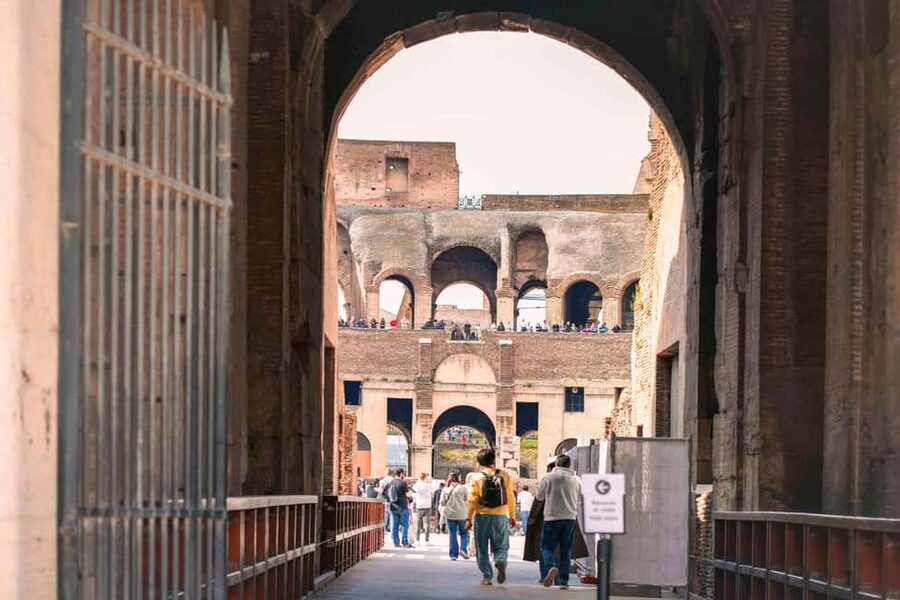 Rome: Colosseum Arena, Roman Forum & Palatine Hill VIP Tour - Meeting at Via delle Terme di Tito 93