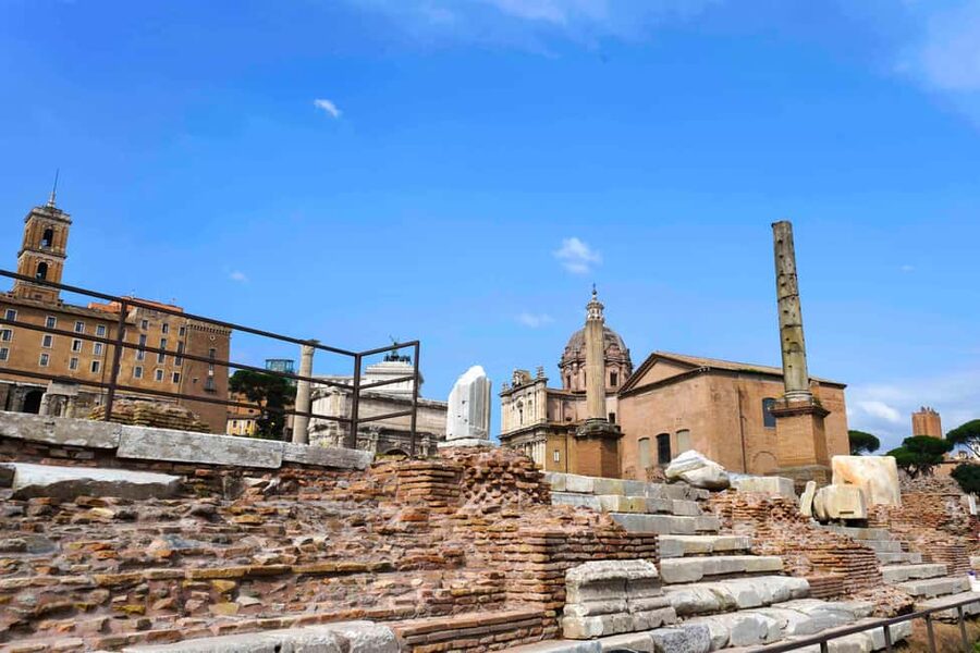 Rome: Colosseum Arena, Roman Forum & Palatine Hill VIP Tour - Heat, footwear, bags, and access