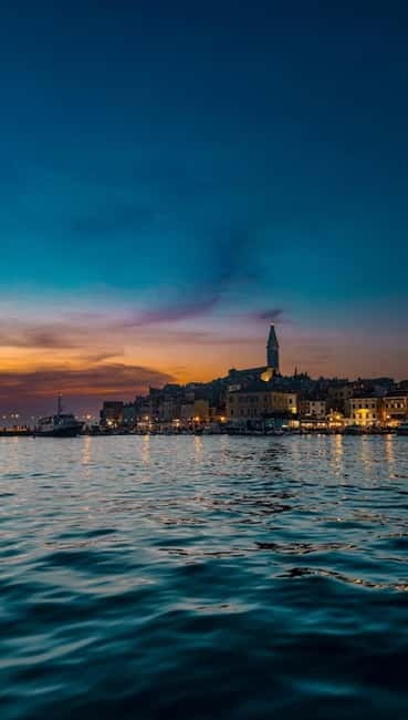 Rovinj: Private Luxury Old Town Night Boat Tour with Wine - Key points to know before booking