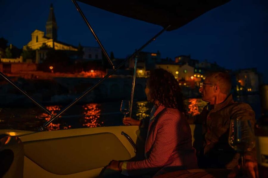 Rovinj: Private Luxury Old Town Night Boat Tour with Wine - The first 15 minutes: a quieter view near Katarina Island