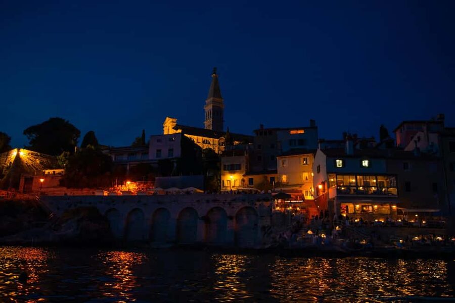 Rovinj: Private Luxury Old Town Night Boat Tour with Wine - Is $70 a fair price for 40 minutes?