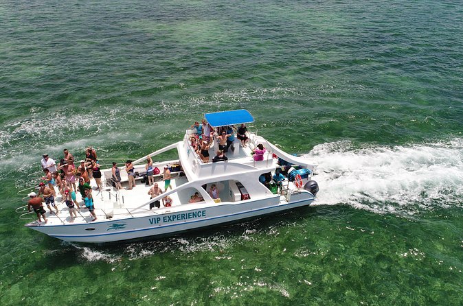 Sabina del Mar Party Boat VIP - Photos, Shopping, and Extra Costs