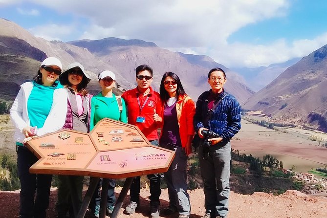 Sacred Valley and Machu Picchu Tour in 2 days with Peru Vip - Awana Kancha and the valley road
