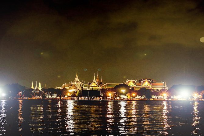 Saffron Luxury Dinner Cruise: A Journey on the River of Kings - The bridge, Phra Sumen Fort, and the Bank of Thailand Museum