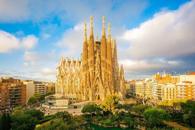 Sagrada Familia VIP Tour Skip the Line with Small Group - The museum: how an unfinished church took shape