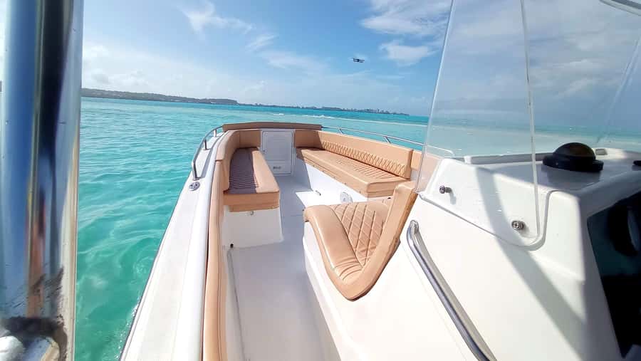 San Andres: Private San Andres Bay Tour by Luxury Speedboat - The Crew and the Private-Group Feel