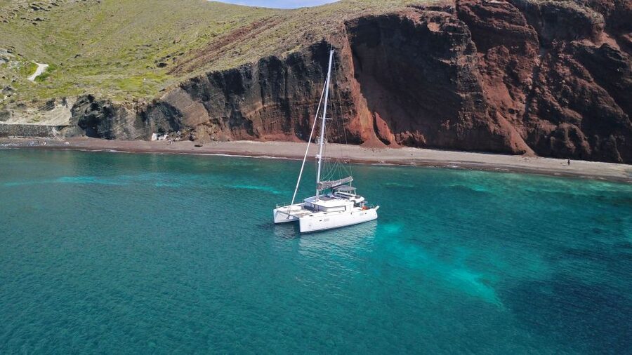 Santorini: Caldera Luxury Catamaran Cruise w/ Meal & Drinks - The sunset return to the Old Harbor