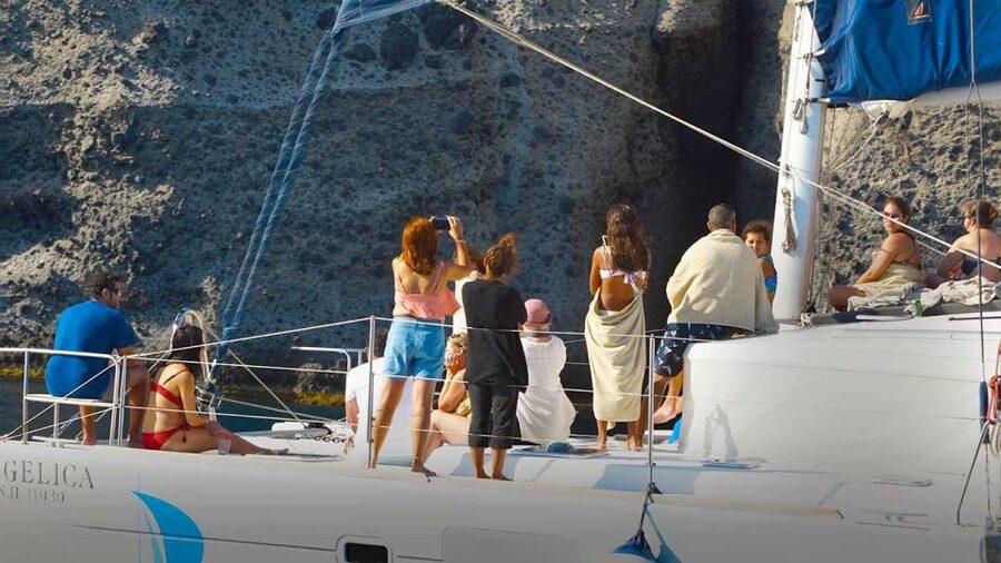 Santorini: Luxury Caldera Cruise with Full Greek Meal - Why a catamaran is a smart way to see Santorini
