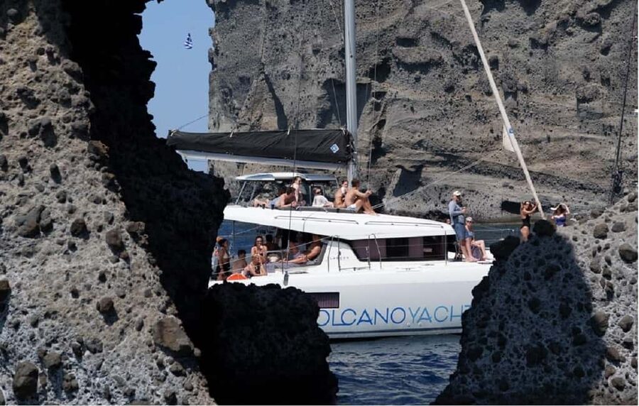 Santorini: Luxury Caldera Cruise With Meal & Drinks - Lunch at Thirassia with an open bar