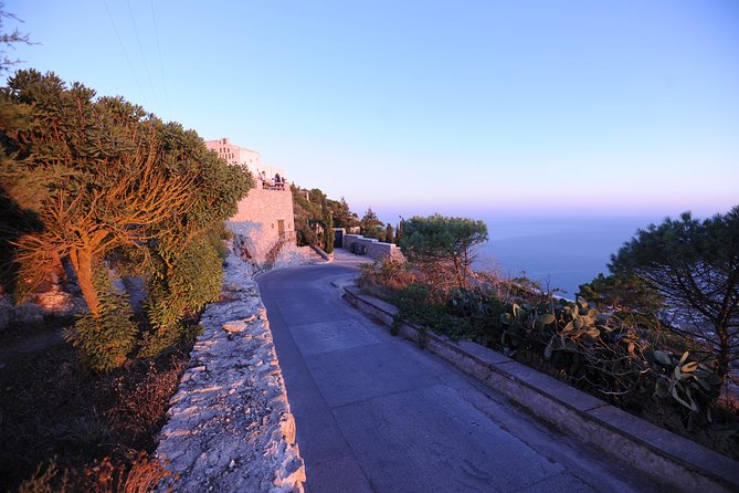 Santorini Luxury Custom Private Tour with Local guide - Sunset departures and cruise-day timing