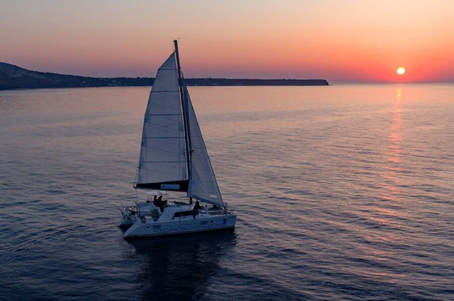 Santorini: Luxury Sunset Cruise with Dinner & Open Bar - Why this Santorini cruise works so well