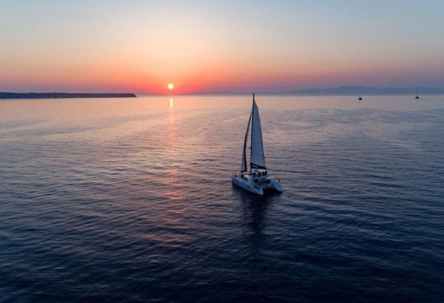Santorini: Luxury Sunset Cruise with Dinner & Open Bar - Volcanic islands and the hot springs