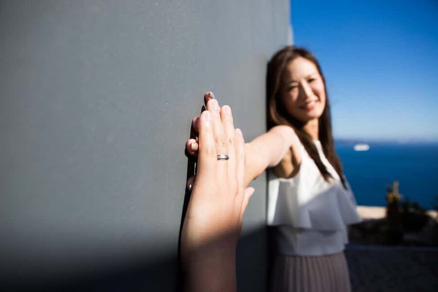 Santorini Unfiltered: Luxury Photoshoot with a Photographer - How the photographer directs you
