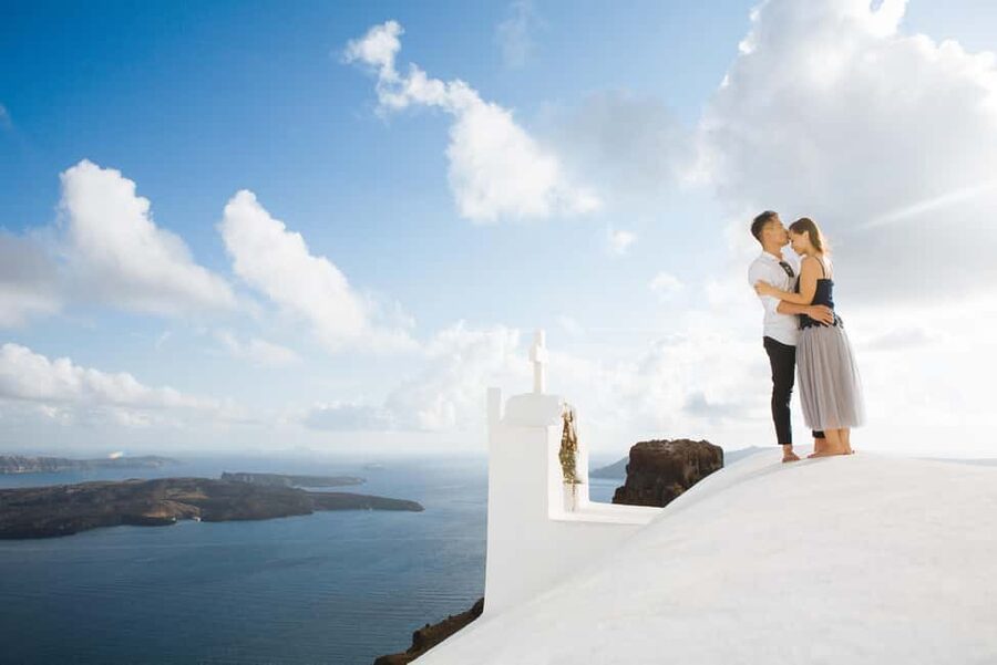 Santorini Unfiltered: Luxury Photoshoot with a Photographer - Morning or sunset: which should you choose?