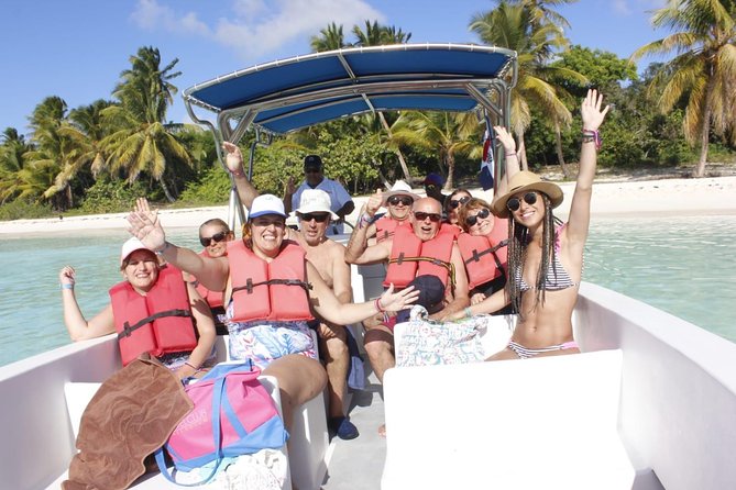Saona Vip speedboat - Lunch on the Beach