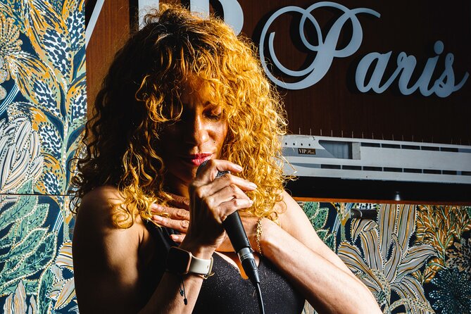 Seine River Dinner Cruise with Live Singer by VIP Yacht de Paris - What this Paris dinner cruise is really like