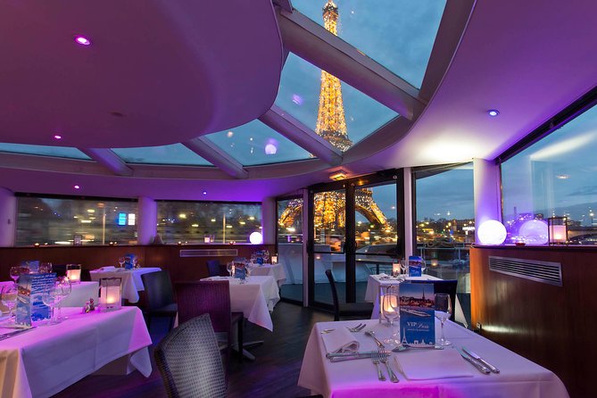 Seine River Dinner Cruise with Live Singer by VIP Yacht de Paris - A long wait before the Seine begins