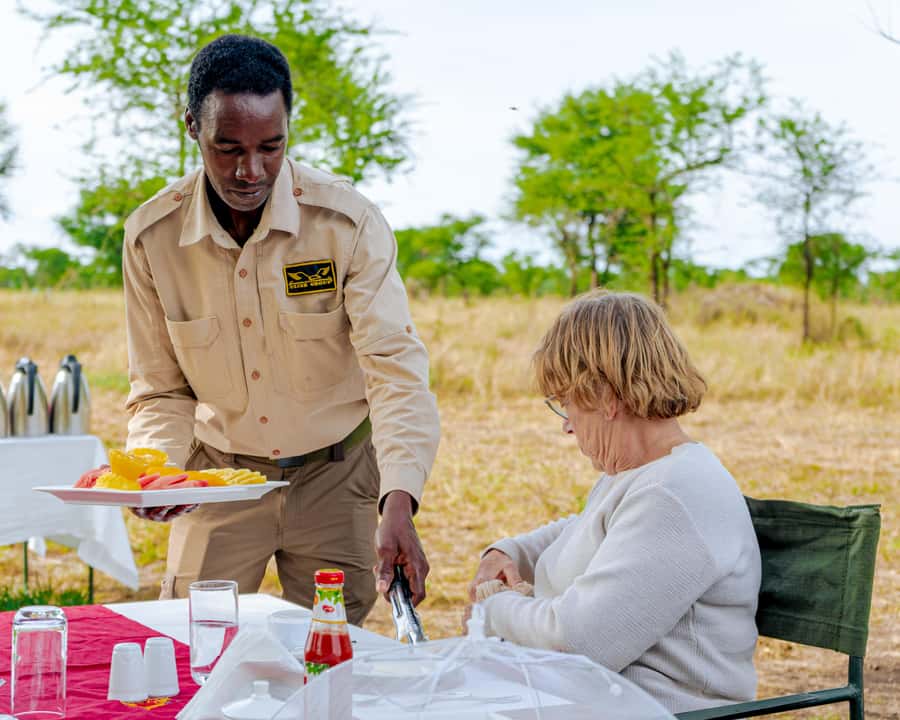 Serengeti Balloon Ride and Luxury Bush Breakfast - Pilots and Staff Make a Difference