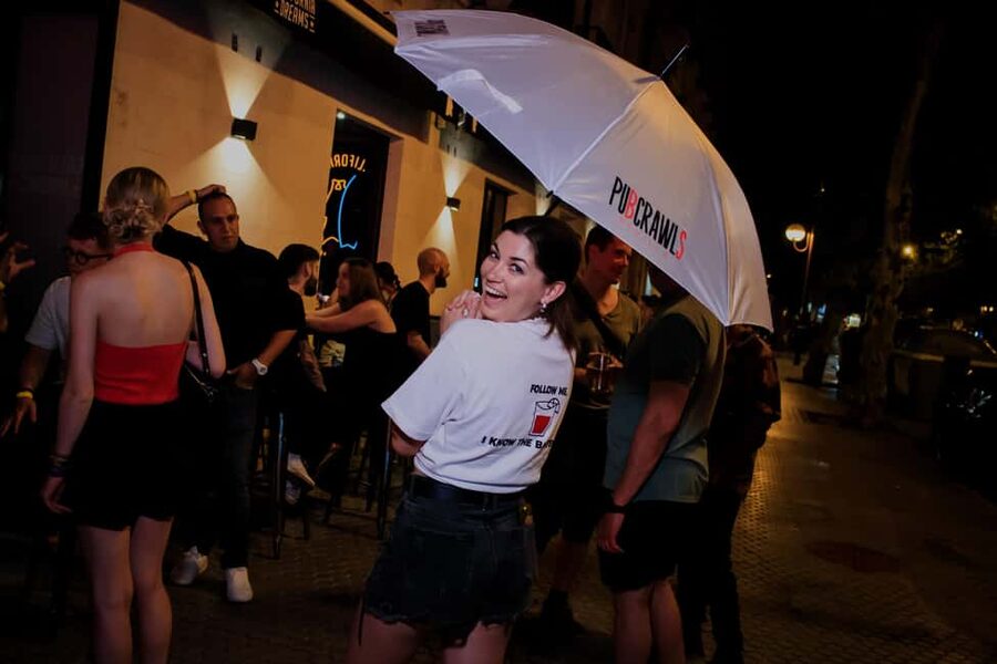 Seville: 3 Bars Pub Crawl + VIP Club Entrance & 3 Free Shots - Meeting at Plaza del Salvador, then heading to Alameda