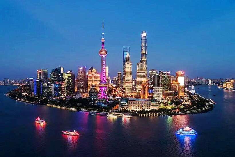 Shanghai Night River Cruise VIP Seat with Authentic Dinner - Why Shanghai at night works so well