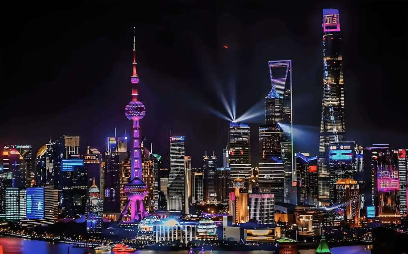 Shanghai Night River Cruise VIP Seat with Authentic Dinner - Boarding the Huangpu River cruise