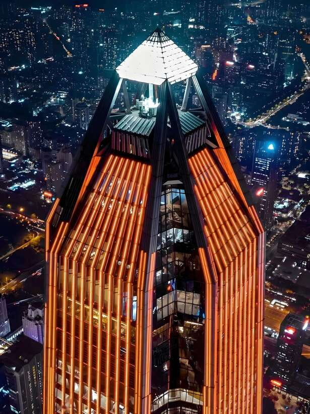 ShenZhen: Tallest Building with Luxury Meal on Highest Floor - How the two hours are likely to feel