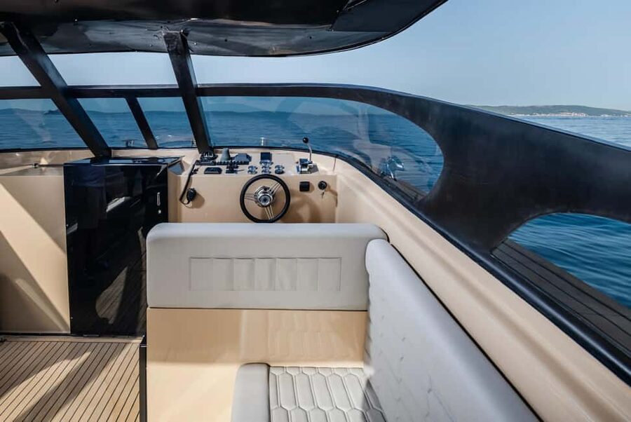 Split: Full-Day 4 Islands Tour by Luxury Boat - The short stop on Šolta