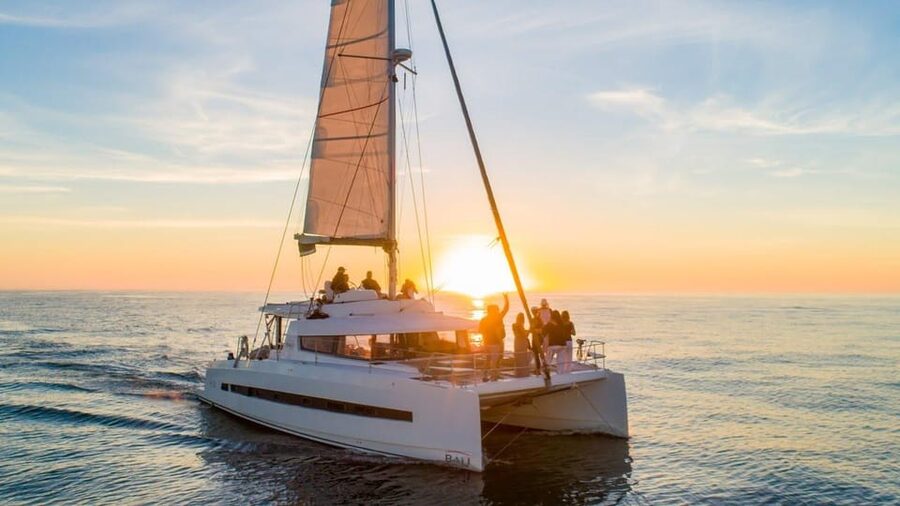 St. Paul's Bay: Half-Day Luxury Catamaran Tour with Drinks - Santa Maria Caves from the sea