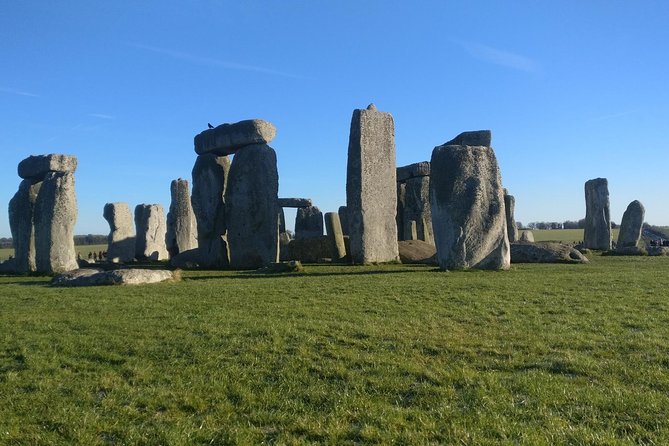 Stonehenge Half-Day luxury guided tour from Bath for 2-8 - How the VR equipment adds useful context