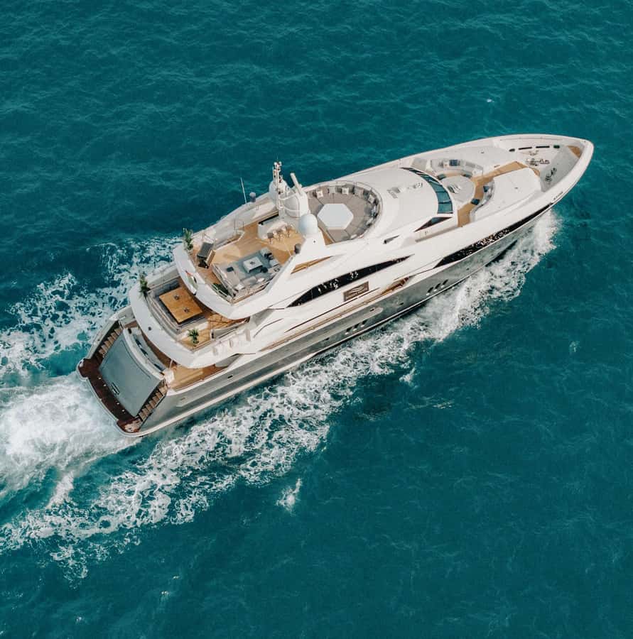 Sunseeker Superyacht: VIP Dinner, Premium Drinks& Live Music - Key things to know before booking