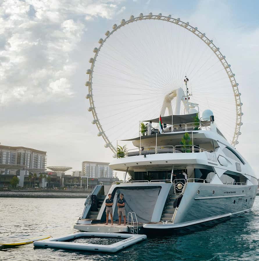 Sunseeker Superyacht: VIP Dinner, Premium Drinks& Live Music - Omakase sushi instead of a standard buffet