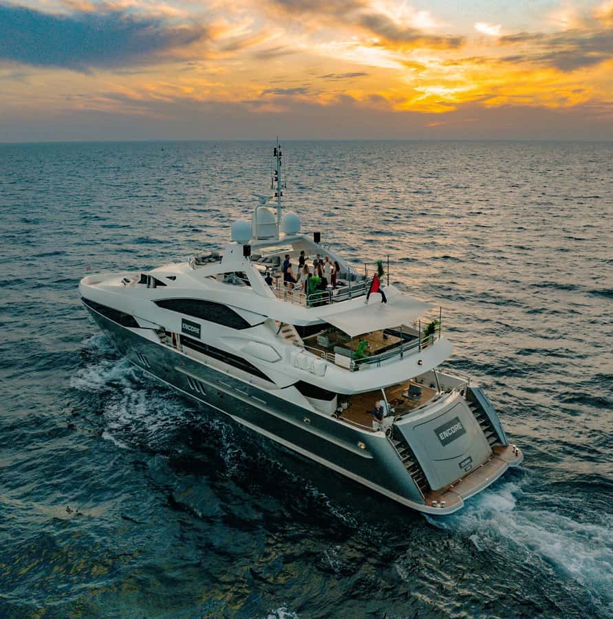 Sunseeker Superyacht: VIP Dinner, Premium Drinks& Live Music - Premium drinks, bubbly, and the night-party details